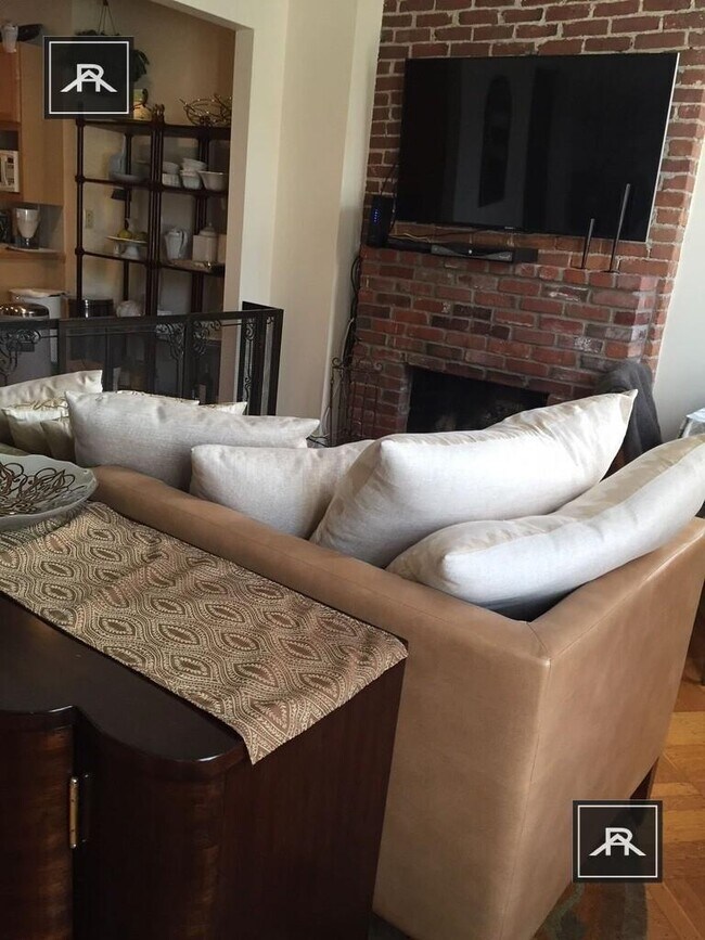 1714 Beacon St in Brookline, MA - Building Photo - Building Photo