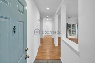 18003 NE 93rd Ct in Redmond, WA - Foto de edificio - Building Photo