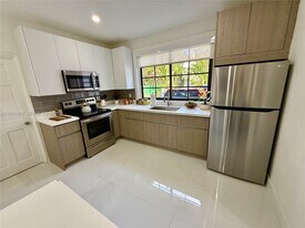 733 Michigan Ave in Miami Beach, FL - Building Photo