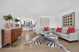 2 Prospect Ave in Sea Cliff, NY - Building Photo - Building Photo