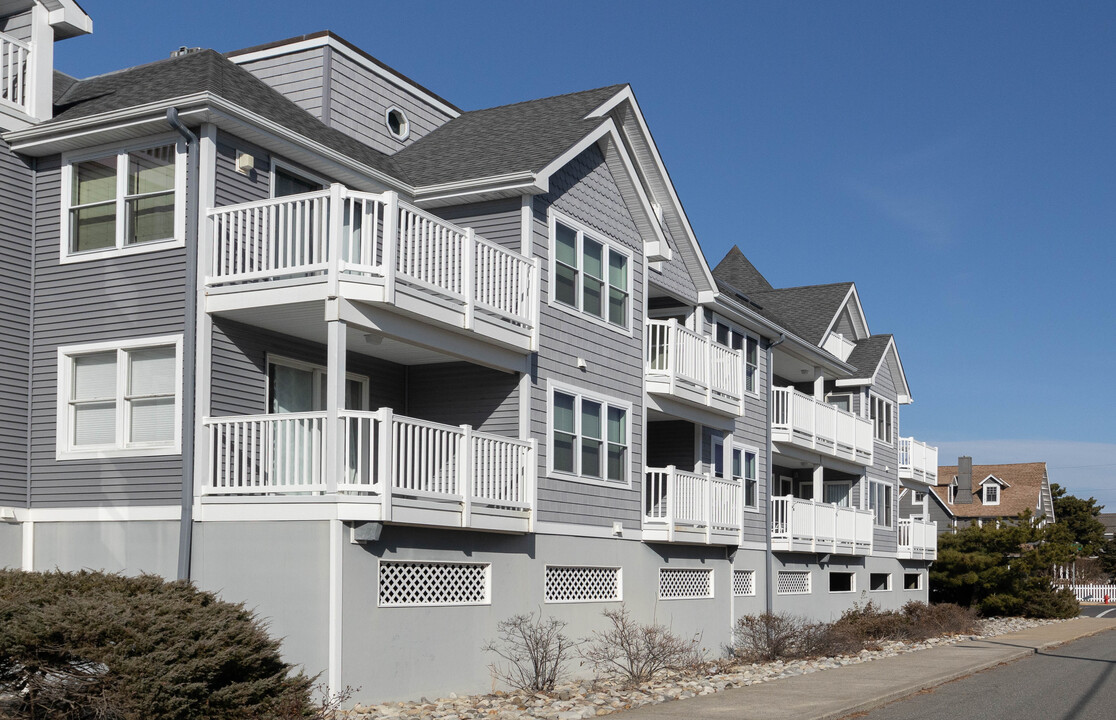 101 Engleside Ave in Beach Haven, NJ - Building Photo