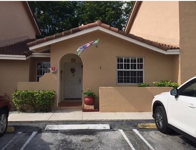 13405 SW 62nd St in Miami, FL - Foto de edificio - Building Photo