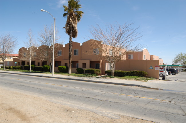 Desert Oasis in Palmdale, CA - Building Photo - Building Photo