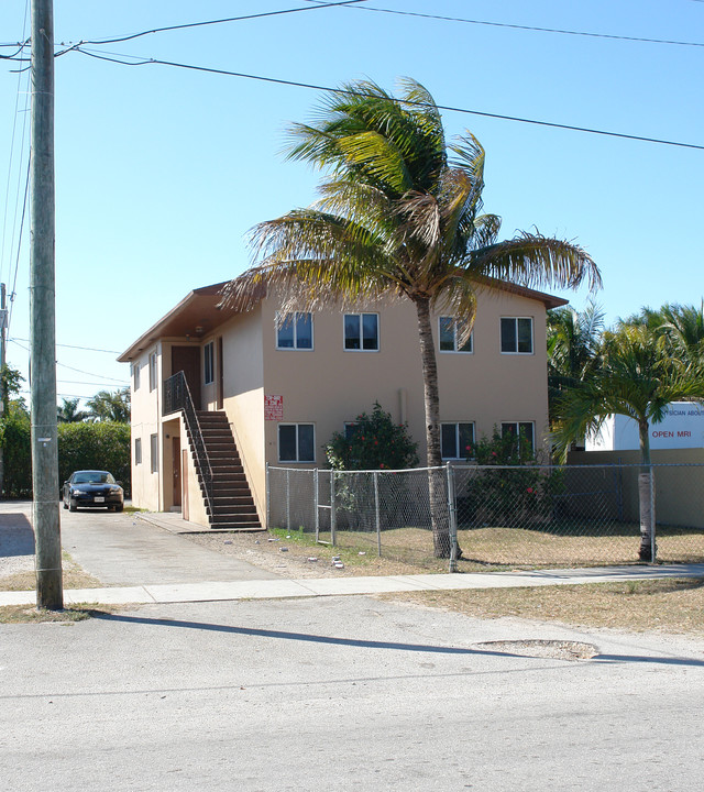 40-42 NE 12th St in Homestead, FL - Building Photo