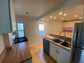 2547 N Oakland Ave, Unit 2547 in Milwaukee, WI - Foto de edificio - Building Photo