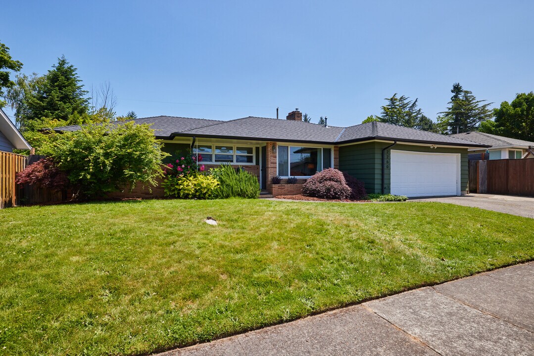 2260 SE 103rd Dr in Portland, OR - Building Photo