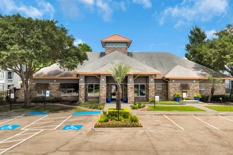 Mandalay At Shadow Lake in Houston, TX - Building Photo - Building Photo