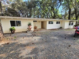 1495 Hillcrest Blvd in Colfax, CA - Building Photo