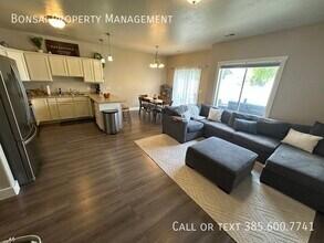 1352 Stone Meadow Dr in West Jordan, UT - Building Photo - Building Photo