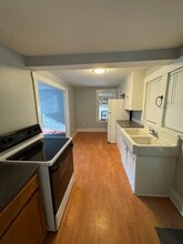 120 Main St. in Springfield, VT - Foto de edificio - Interior Photo