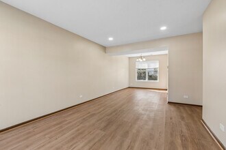 1317 Spalding Dr in Mundelein, IL - Building Photo - Building Photo