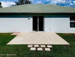1006 Fairplay Ave NW in Palm Bay, FL - Foto de edificio - Building Photo