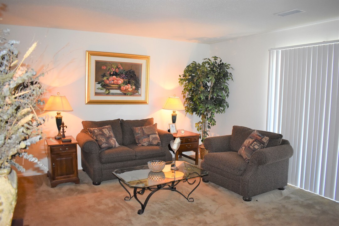 Windham Chase in St. Louis, MO - Building Photo