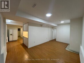 17 Barre Dr in Barrie, ON - Building Photo - Building Photo