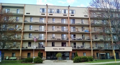 Vista South Apartments in New Castle, PA - Building Photo - Building Photo