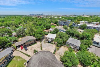 5002 Blue Spruce Cir in Austin, TX - Building Photo - Building Photo