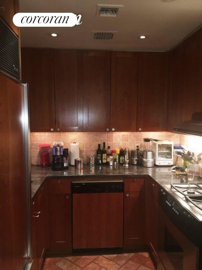 253-263 W 73rd St in New York, NY - Building Photo - Building Photo