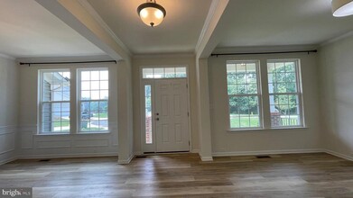38 Sutter Dr in Fredericksburg, VA - Building Photo - Building Photo