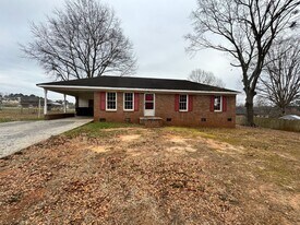 104 Victor Dr in Shelby, NC - Building Photo
