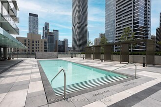 3-3113 Gloucester St in Toronto, ON - Building Photo - Building Photo