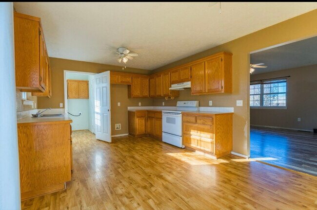 318 Elm St in Washburn, MO - Building Photo - Building Photo