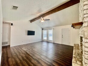 2004 Lisa Ln in San Marcos, TX - Building Photo - Building Photo