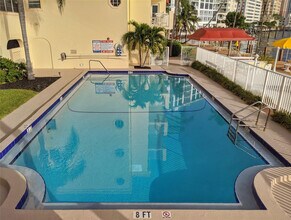 341 N Birch Rd in Fort Lauderdale, FL - Foto de edificio - Building Photo