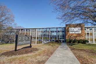 2200 Midtown in Greensboro, NC - Building Photo - Building Photo