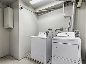 921 W Spencer St in Philadelphia, PA - Foto de edificio - Building Photo