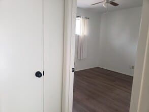 2005 Joy St, Unit 3 in Edinburg, TX - Building Photo - Building Photo