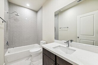 6310 Brighton Oaks Ln in Houston, TX - Building Photo - Building Photo