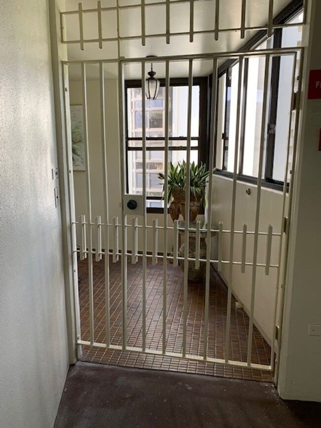 6710 Hawaii Kai Dr in Honolulu, HI - Building Photo - Building Photo