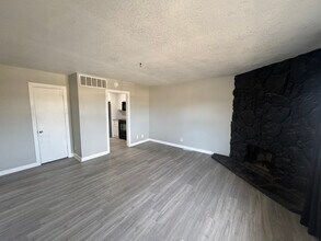 541 S Deveron Dr in Andover, KS - Foto de edificio - Building Photo