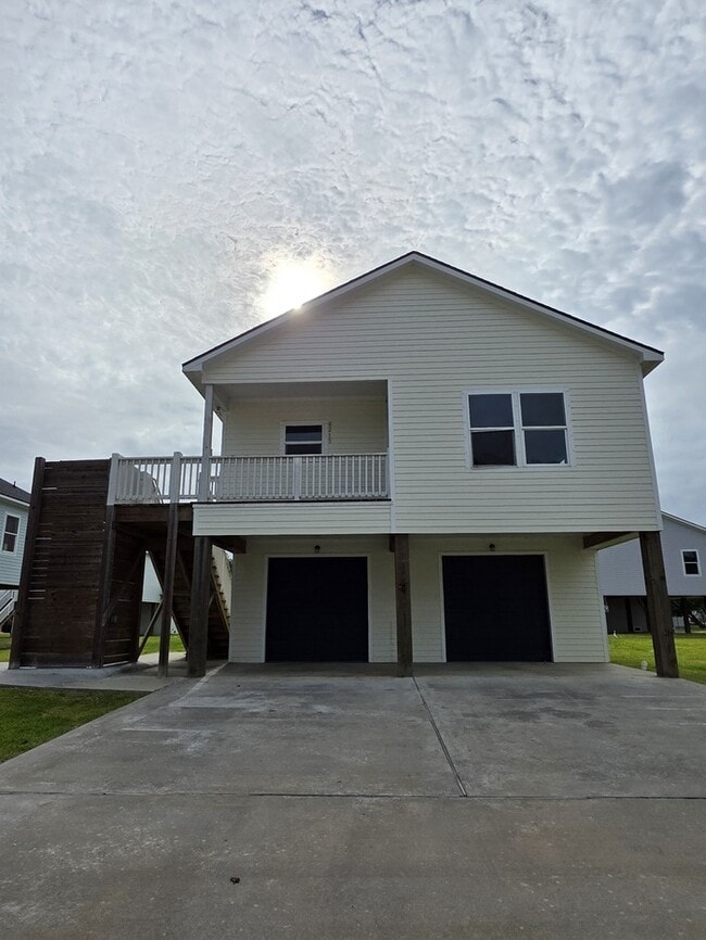 property at 6215 Red Oak Dr