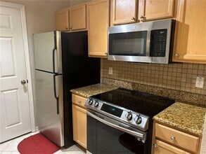 2770 Coastal Bay Dr in Orange City, FL - Building Photo - Building Photo