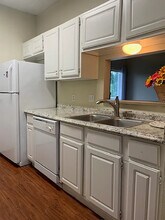 12166 Metric Blvd, Unit 169 in Austin, TX - Foto de edificio - Building Photo