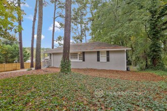 705 Pinehill Dr in Smyrna, GA - Building Photo - Building Photo