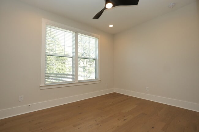 property at 1405 Kenilworth Ave