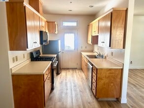 426 Piper St in Healdsburg, CA - Building Photo - Building Photo