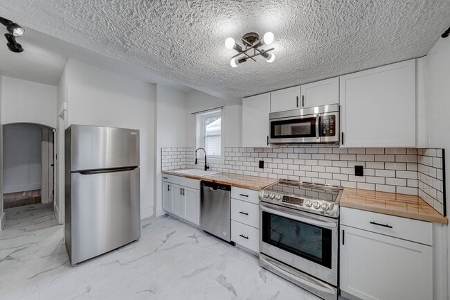 818 S 31st St, Unit 1 in Lincoln, NE - Building Photo - Building Photo