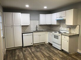 212 W Broadway Dr in Longview, TX - Building Photo