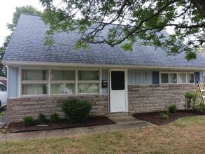 4230 Woodmere Dr in Youngstown, OH - Building Photo - Building Photo