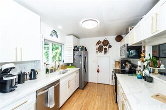 94-055 Pumaia Way in Waipahu, HI - Building Photo - Building Photo