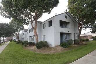 Magnolia Park Apartments in Santa Maria, CA - Foto de edificio - Building Photo