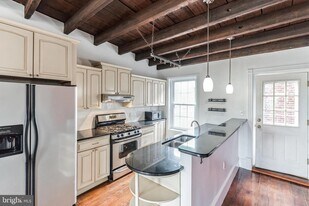 1911 Green St in Philadelphia, PA - Building Photo
