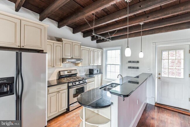 property at 1911 Green St
