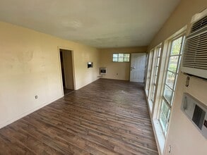 723 Glenmont Dr in Jackson, MS - Building Photo - Building Photo