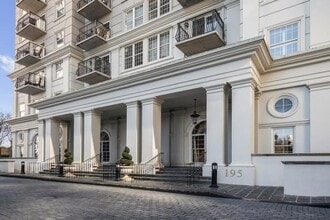 195 14th St NE, Unit P404 in Atlanta, GA - Foto de edificio - Building Photo