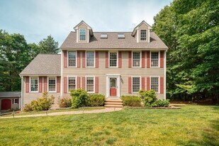 7 Magnolia Dr in Ayer, MA - Building Photo