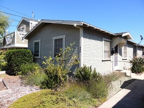 204-208 S Helberta Ave in Redondo Beach, CA - Foto de edificio - Building Photo